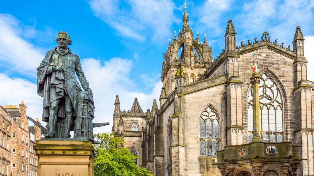 Exterior of St Giles' Cathedral and statue in Edinburgh, Scotland